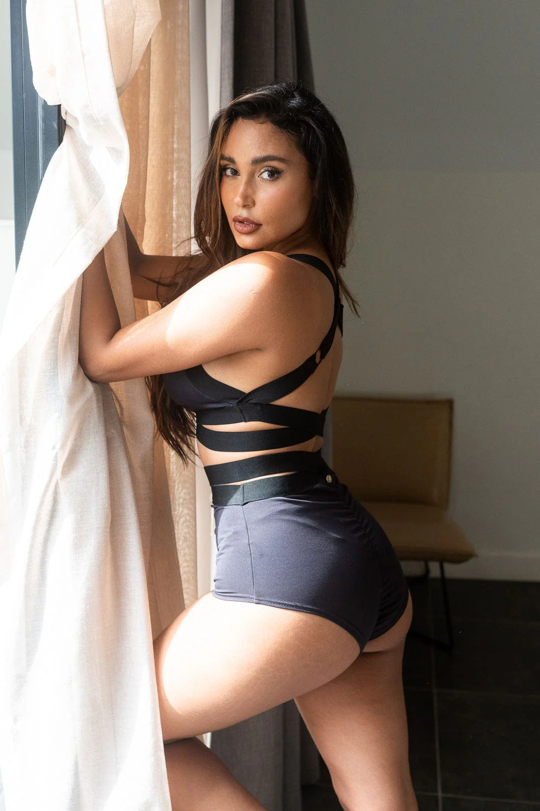 Fallon Top - Cross Over High Support Top Recycled Black - Image 4