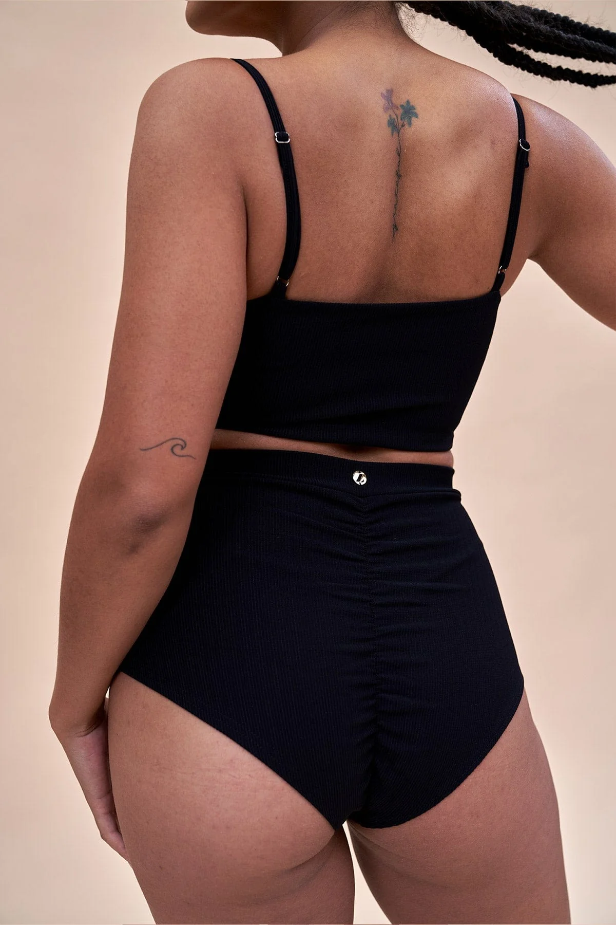 High Waist Shorts - Basic Scrunch Shorts Ribbed Black - Image 5