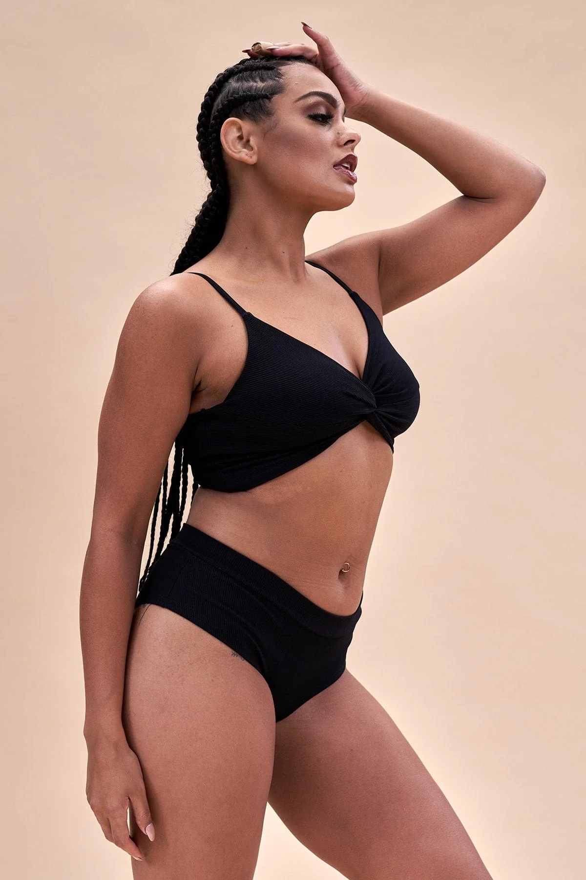 Basic Low Waist Shorts - Scrunch Shorts Ribbed Black - Image 5