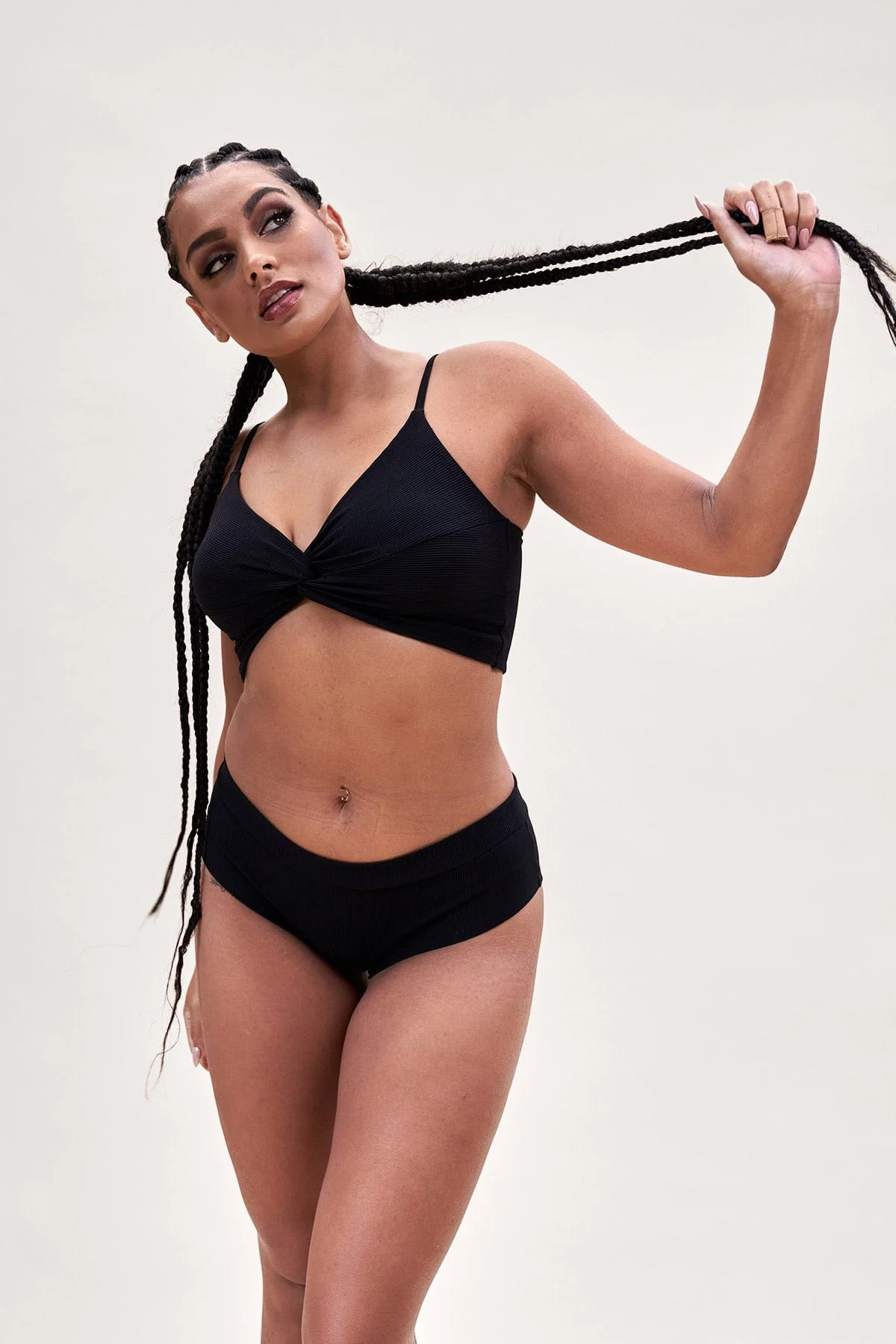 Basic Low Waist Shorts - Scrunch Shorts Ribbed Black - Image 8