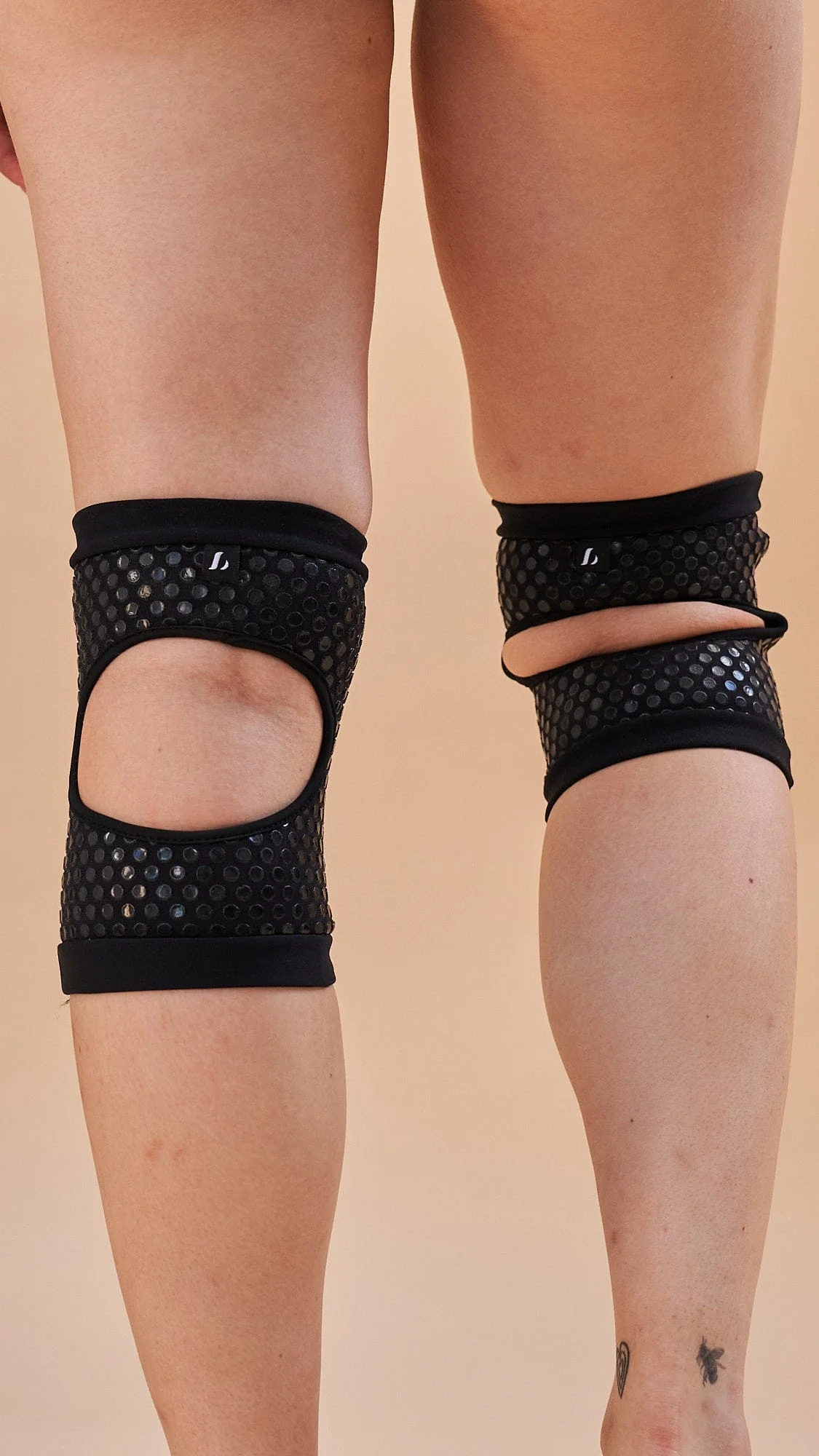 Sticky Slim Look Knee Pad Black - Image 3