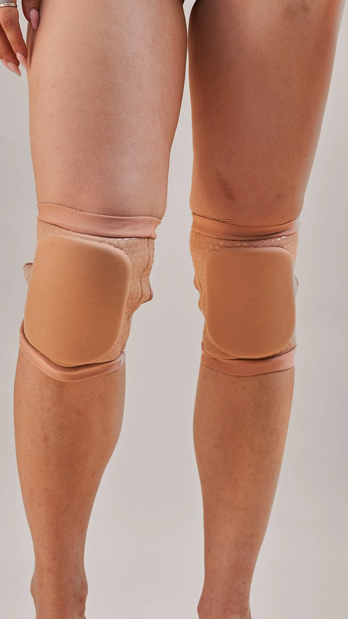 Sticky Slim Look Knee Pad Nude - Image 5