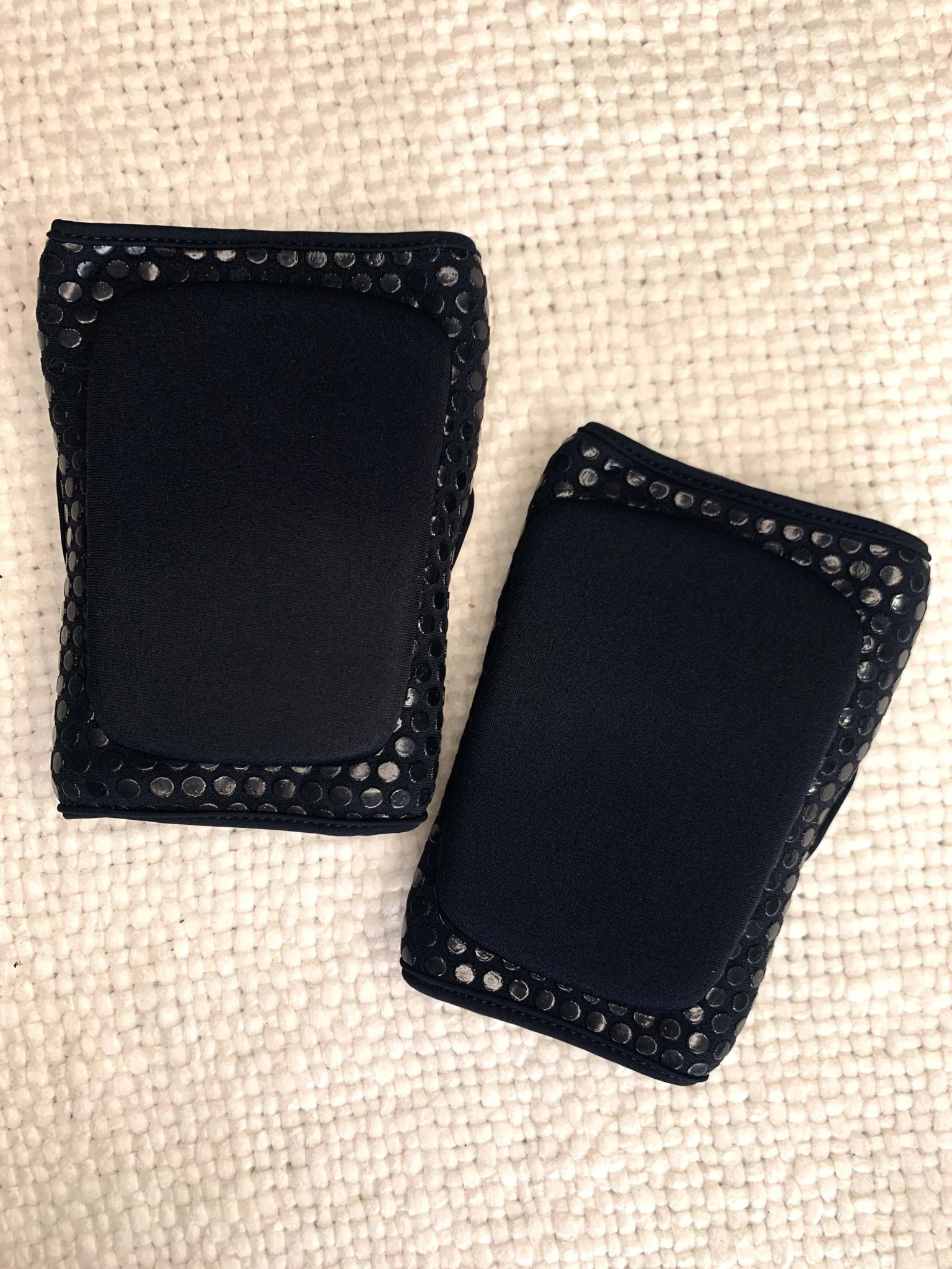 Velcro Sticky Grip Knee Pads Black - Image 6