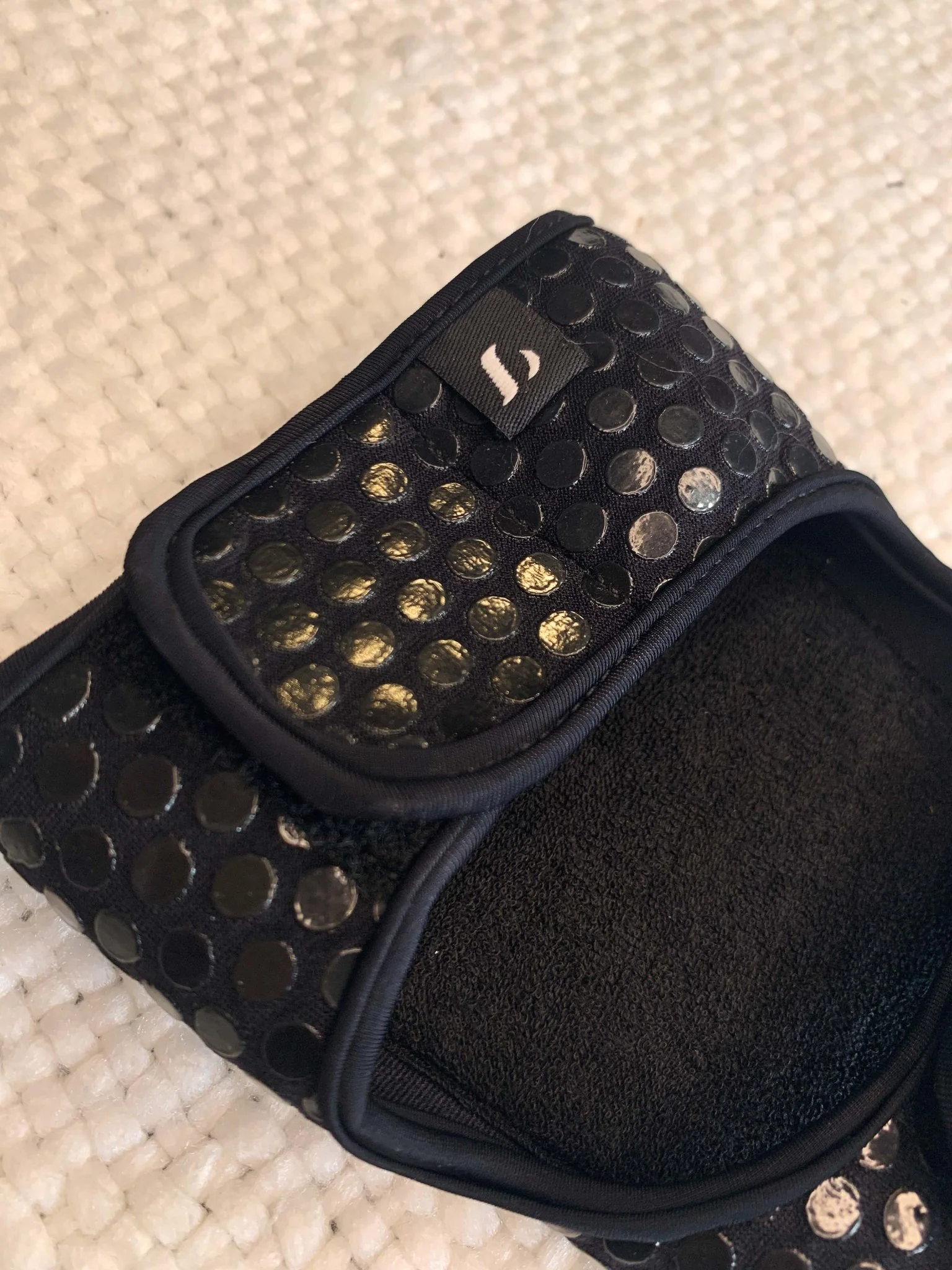 Velcro Sticky Grip Knee Pads Black - Image 7