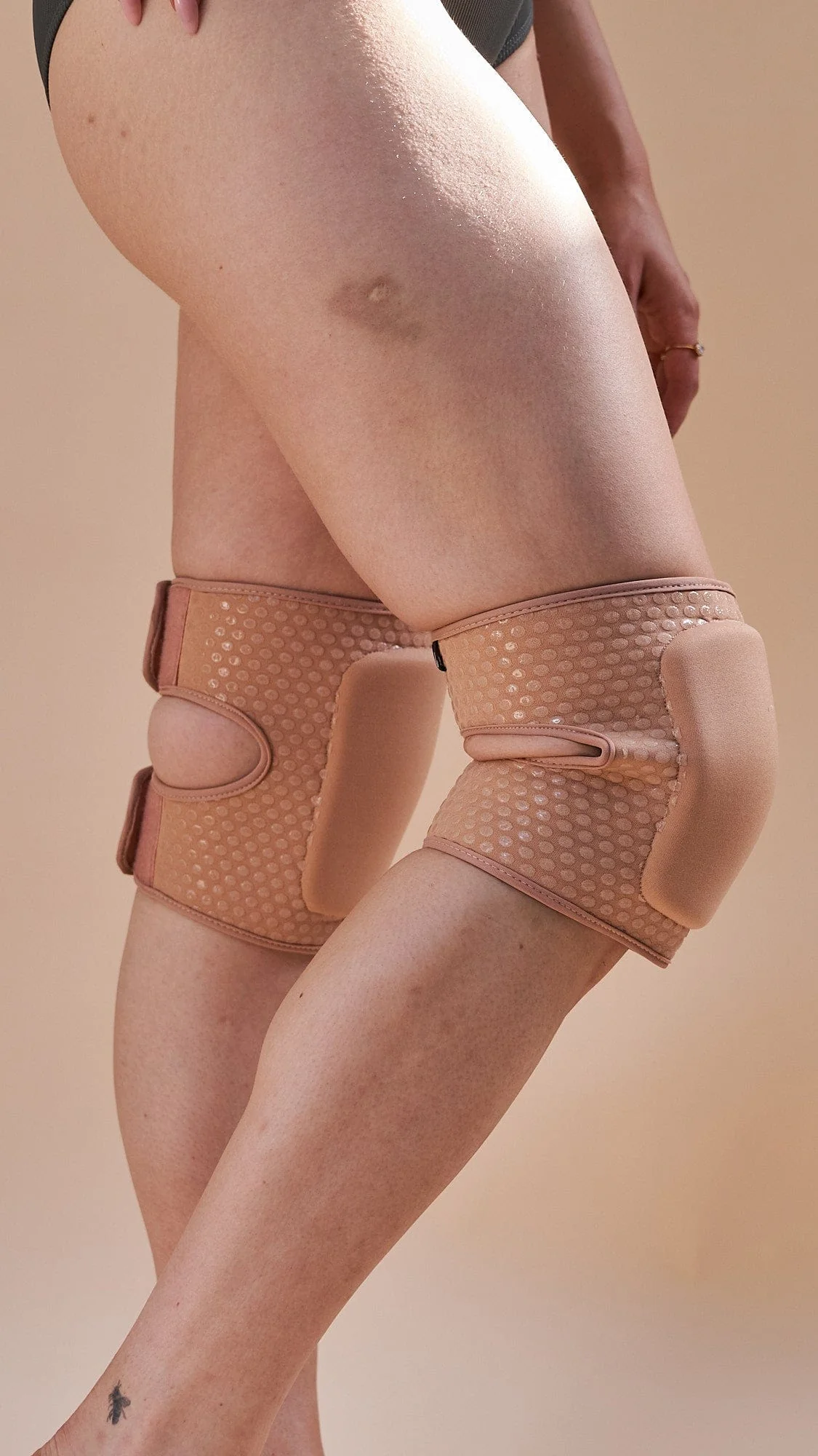 Velcro Sticky Grip Knee Pads Nude - Image 4